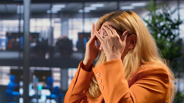 40 Wild Coworkers That Brought Infamy To People’s Workplaces
