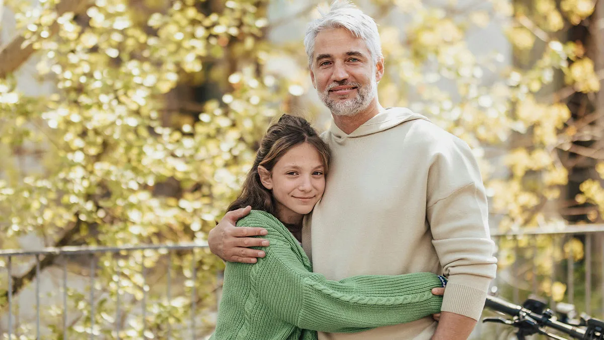 Teen Who Never Met Bio Dad Considers Stepdad Her “Real” Dad, Bio Sister Rages At Her Over It