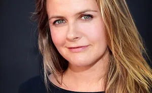“A Stroke Of Genius”: 40 Celebrities Who Moved On From Fame And Chose A More Low-Key Life