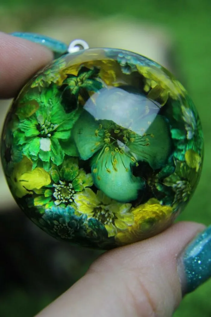 I Spent Over Five Years Perfecting My "Dome Technique" To Turn Tiny Forest Fragments Into Optical Art