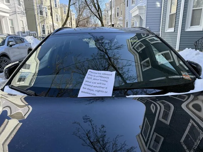 26 Funny Pics Of “Parking Lot Snow Wars”