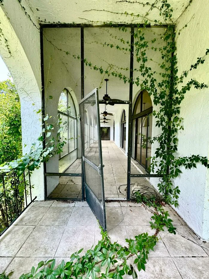 This FB Page Is Dedicated To Liminal Photography, And Here Are 79 Of The Most Eerie Photos