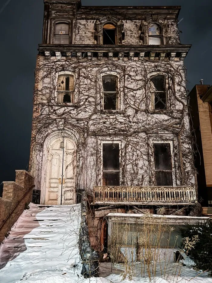 This FB Page Is Dedicated To Liminal Photography, And Here Are 79 Of The Most Eerie Photos
