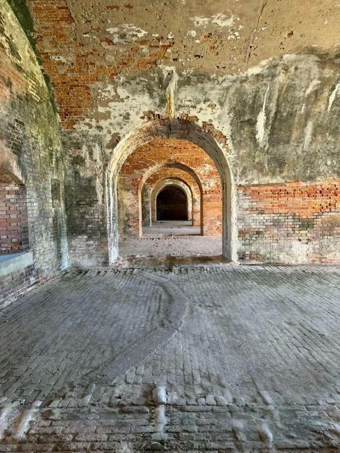 This FB Page Is Dedicated To Liminal Photography, And Here Are 79 Of The Most Eerie Photos