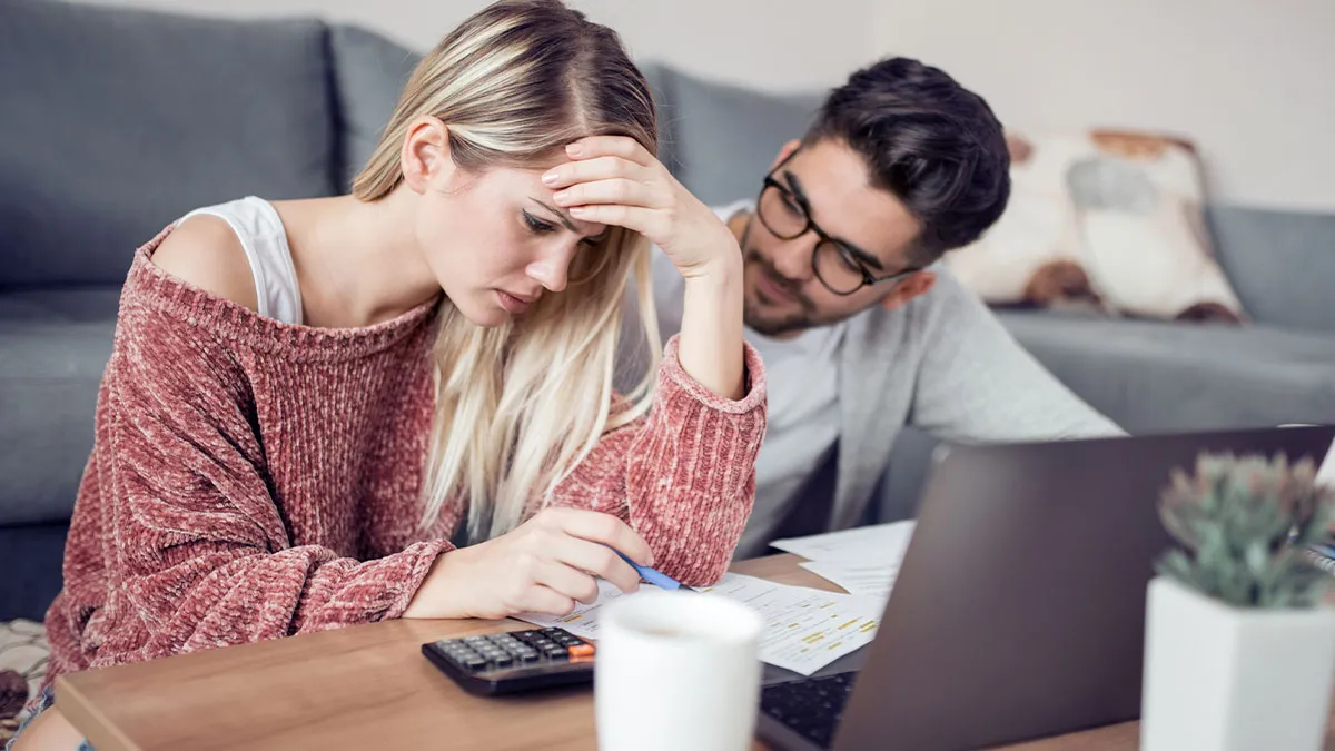 “Give Him Space”: Man Furious That GF Found An Apartment After He Asked Her To Move Out For 2 Months
