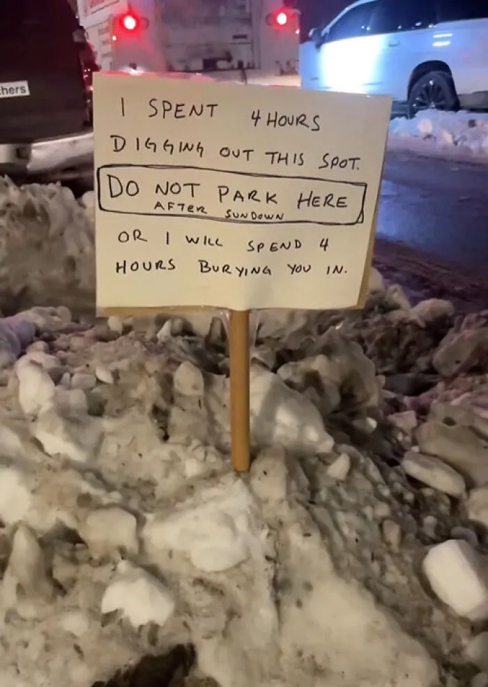 26 Funny Pics Of “Parking Lot Snow Wars”
