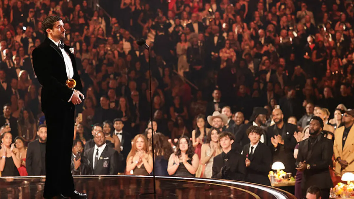Grammy Seat Filler Reveals What Really Happens During Commercial Breaks and Off-Camera Moments