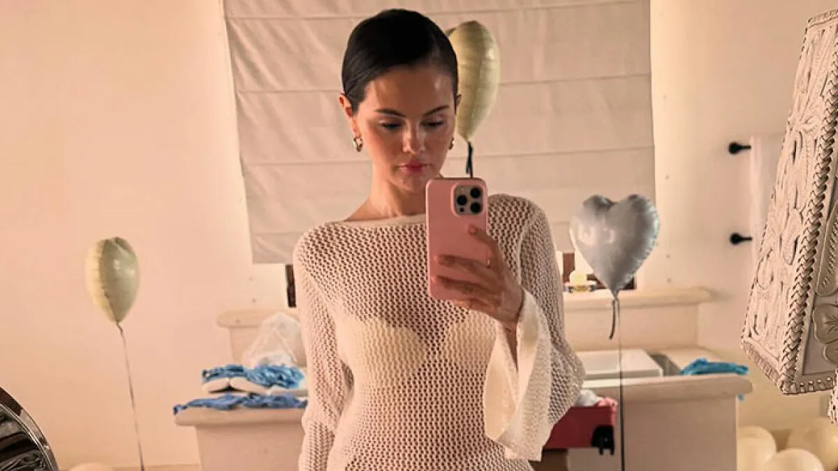 Selena Gomez Sparks Debate Over One-Piece Swimsuit During Girls’ Getaway