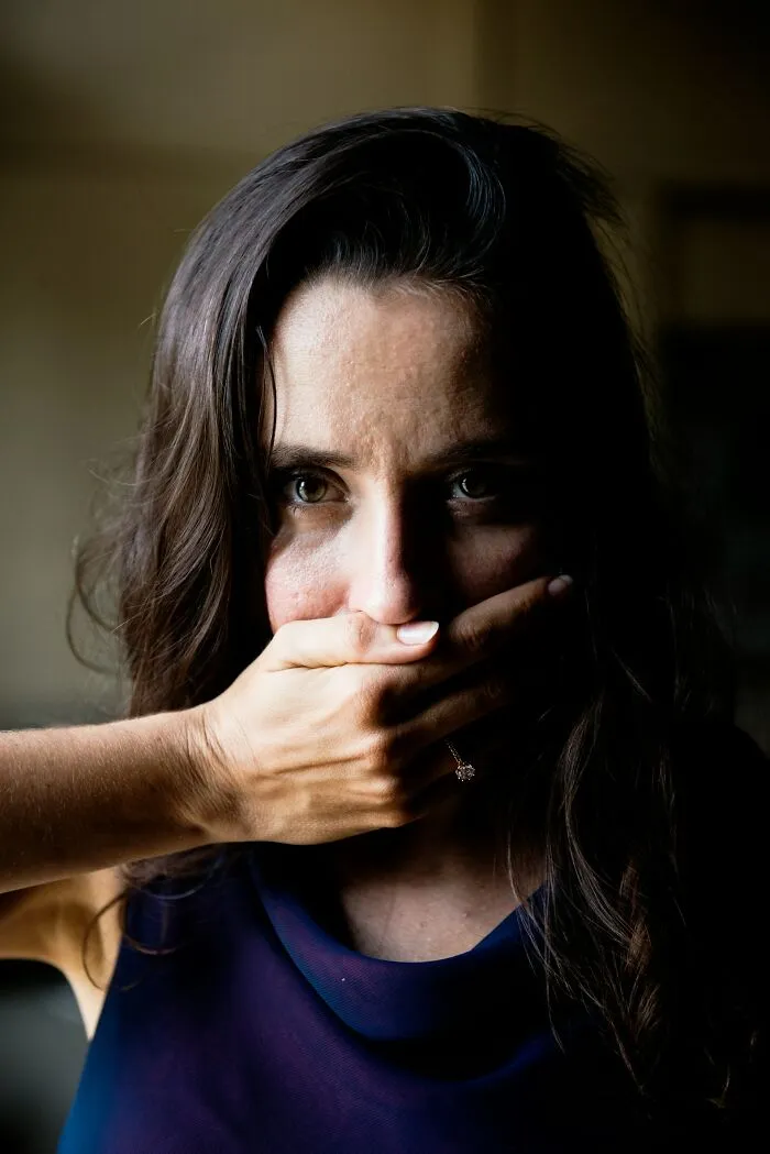 “She Landed In The Hospital”: 57 Smells That Seem Out Of The Ordinary But Are Actually A Sign Of Danger