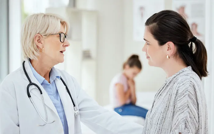 21 Médicos comparten historias sobre sus pacientes antivacunas