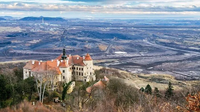 Éste es bastante interesante y extraño. Zámek Jezeří