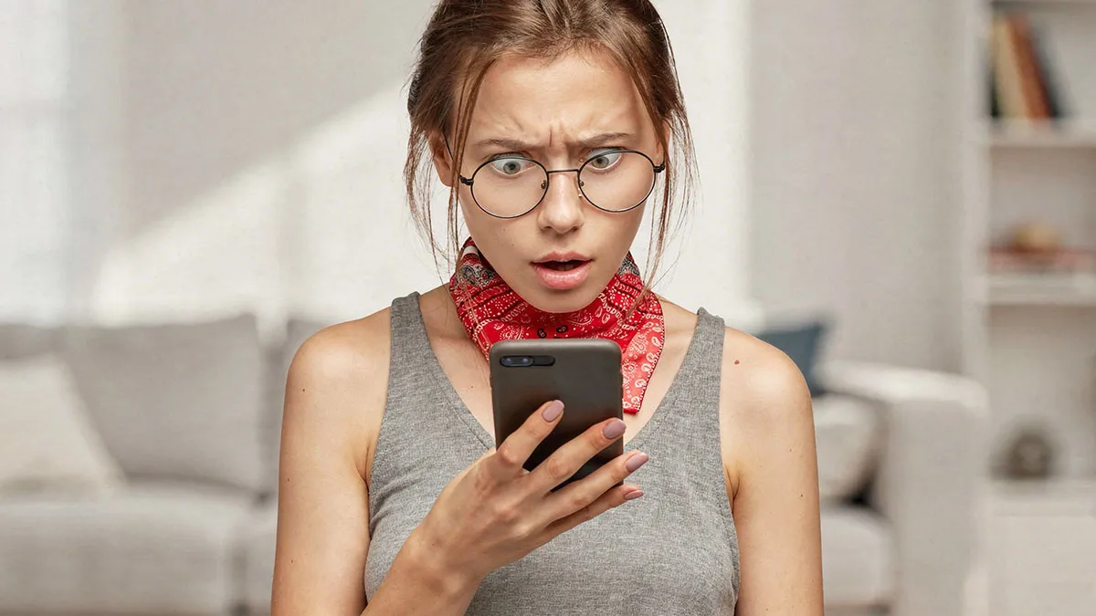 Woman Buys Her Dream K-Pop Posters, The “Original” Owner Demands She Return Them For Free