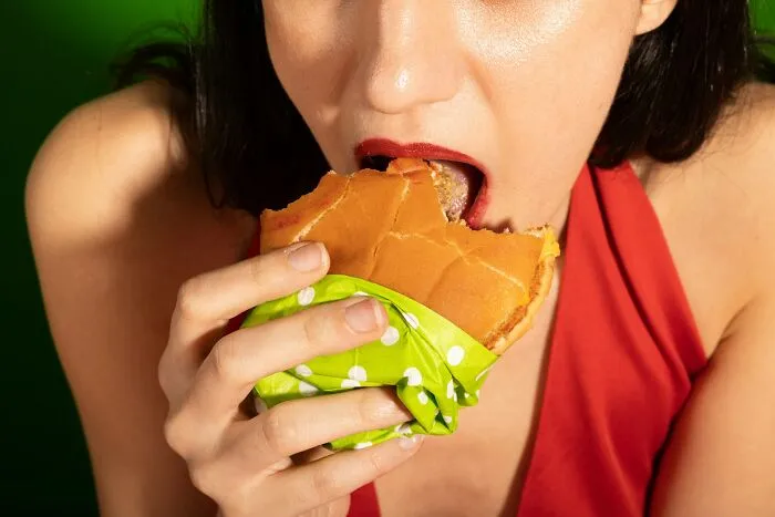 40 Widely Believed “Facts” That Aren’t True At All