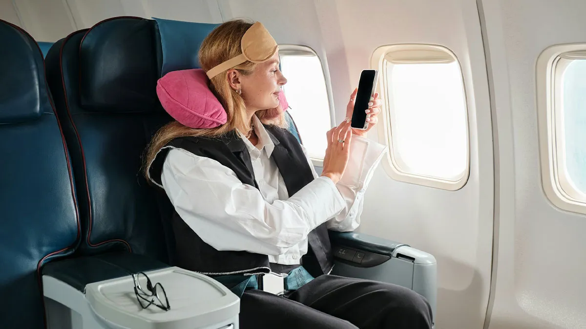 “Saved Me On An 8 Hour Flight”: 36 Genius Plane Hacks From People Who Basically Live In The Sky