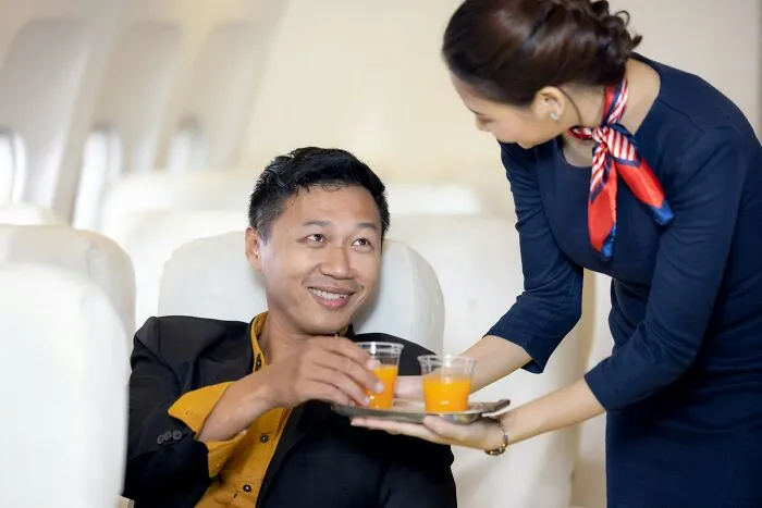 “Saved Me On An 8 Hour Flight”: 36 Genius Plane Hacks From People Who Basically Live In The Sky