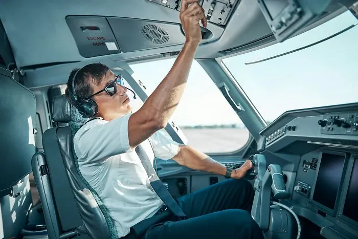 “Saved Me On An 8 Hour Flight”: 36 Genius Plane Hacks From People Who Basically Live In The Sky
