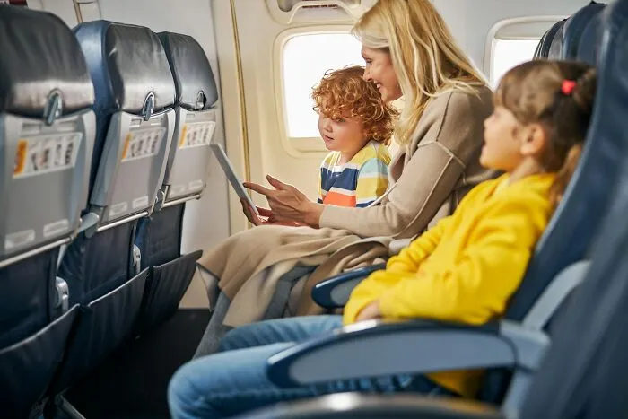 “Saved Me On An 8 Hour Flight”: 36 Genius Plane Hacks From People Who Basically Live In The Sky
