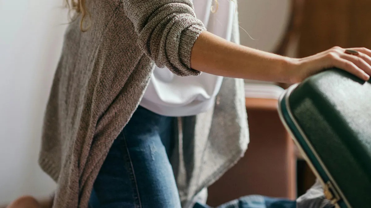Husband Immediately Jumps To Divorce After Finding Wife’s “Go Bag”, Gets A Reality Check Online