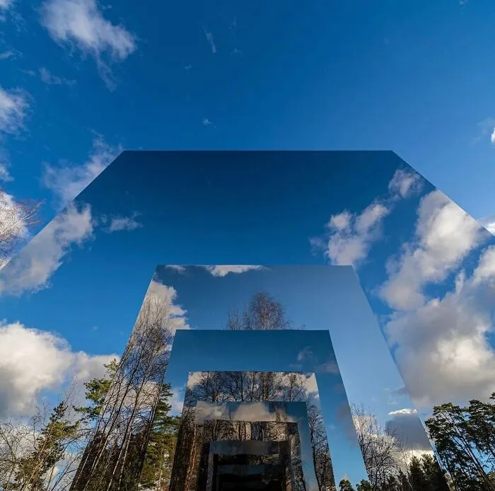30 Photos That Seem Like A Glitch In The Universe But Some Are Actually Brilliantly Staged