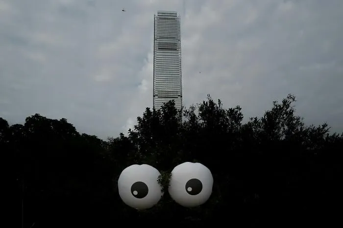 30 New And Unbelievable Street Coincidences Caught On Camera By Edas Wong