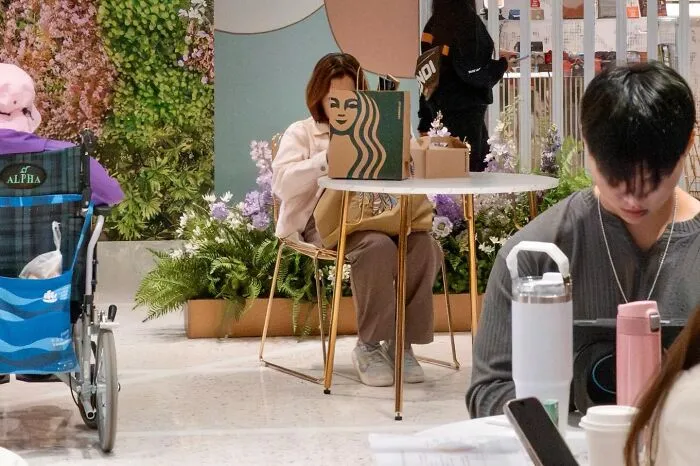 30 New And Unbelievable Street Coincidences Caught On Camera By Edas Wong