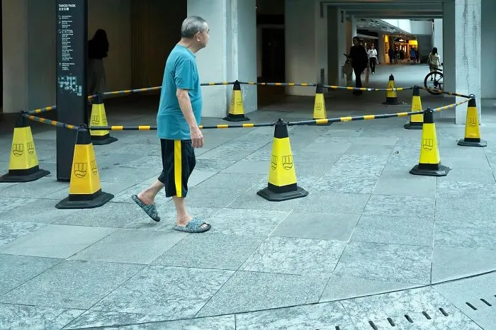 30 New And Unbelievable Street Coincidences Caught On Camera By Edas Wong