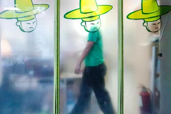 30 New And Unbelievable Street Coincidences Caught On Camera By Edas Wong