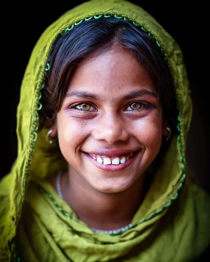 21 Powerful Portraits By Mou Ayesha Showcasing Rare Light Eyes In Bangladesh