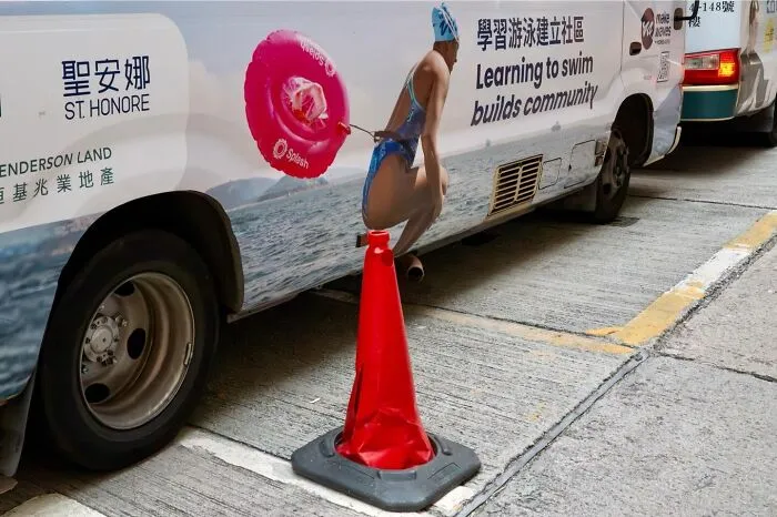 30 New And Unbelievable Street Coincidences Caught On Camera By Edas Wong