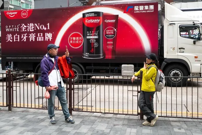 30 New And Unbelievable Street Coincidences Caught On Camera By Edas Wong