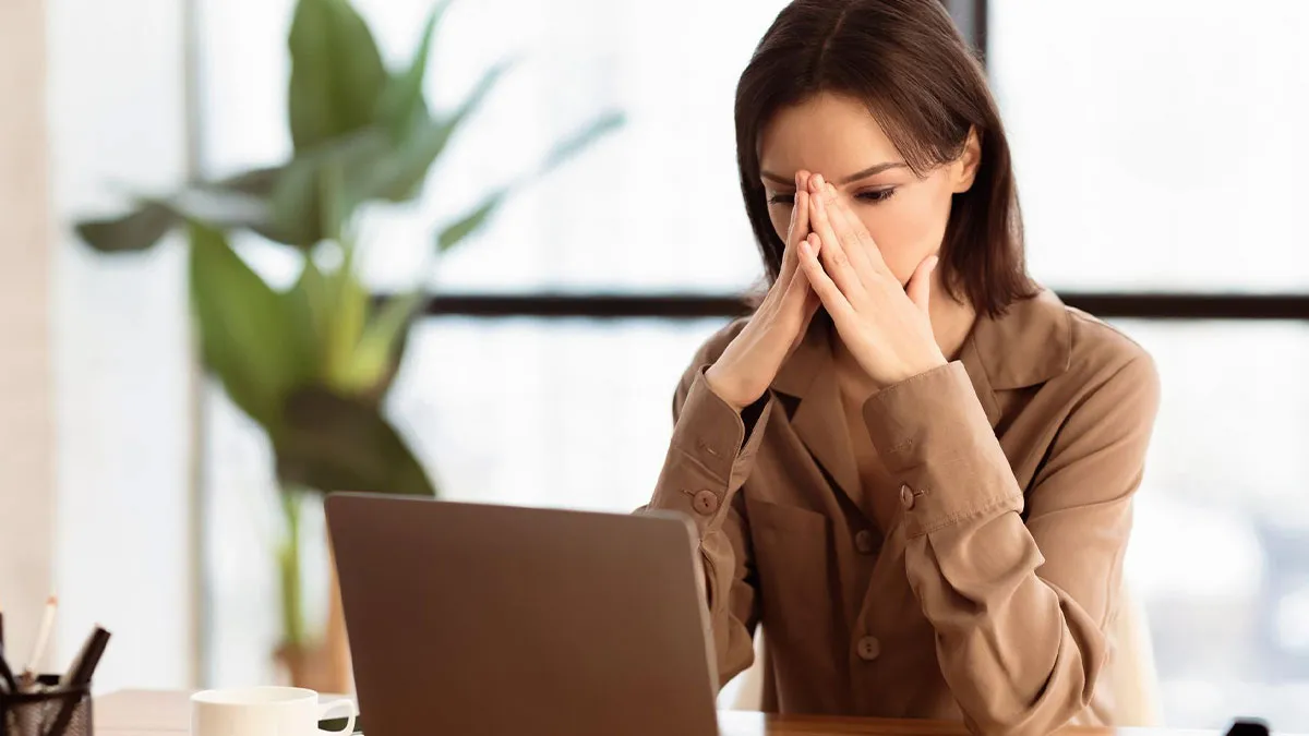 Woman Rolls Her Eyes At Coworker’s “Jesus Propaganda”, Considers Reporting It To HR
