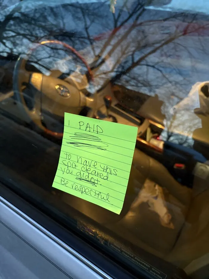 26 Funny Pics Of “Parking Lot Snow Wars”