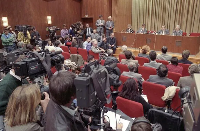 29 People Share Notorious Photos That Changed The Future Of Their Country