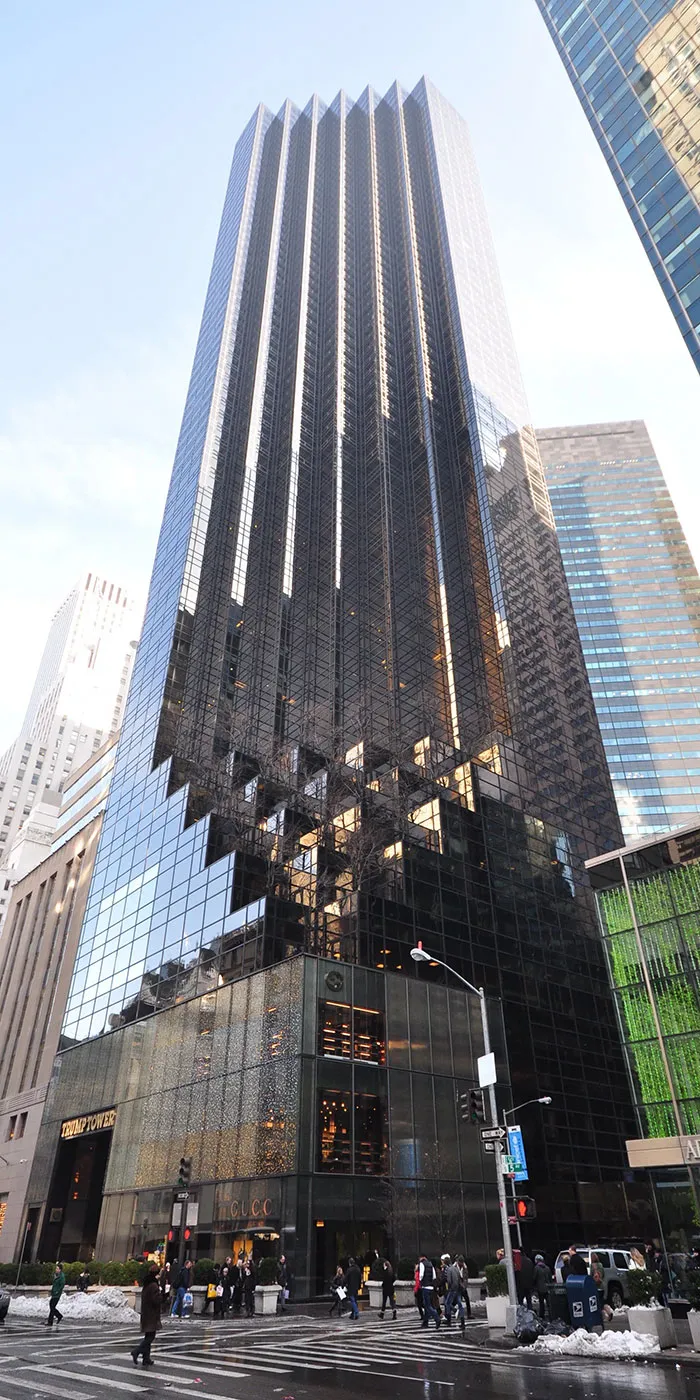 Este edificio, la Torre Trump en la ciudad de Nueva York, es el edificio más feo y no solo por su propietario.