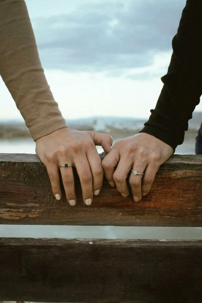 “Don’t Disrespect Yourself Or Your Partner”: 25 Married Men Reveal How They React When They See A Hot Woman