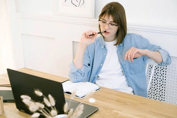 Man Asks Why Women Take Or Refuse To Take Their Husband’s Last Name And Gets 34 Responses