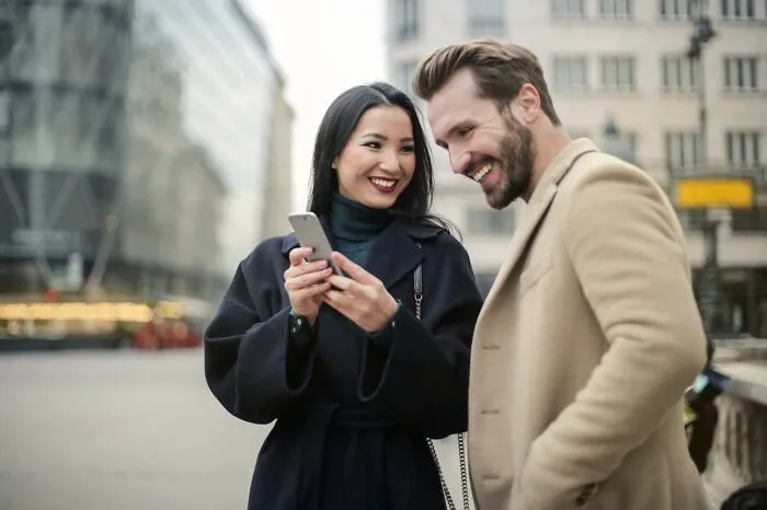 “Don’t Disrespect Yourself Or Your Partner”: 25 Married Men Reveal How They React When They See A Hot Woman