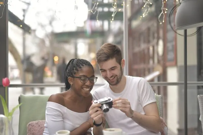 “Don’t Disrespect Yourself Or Your Partner”: 25 Married Men Reveal How They React When They See A Hot Woman