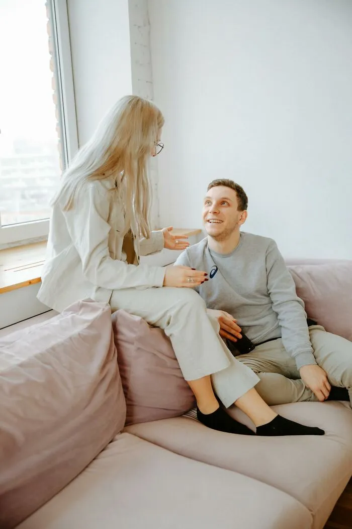 Man Asks Why Women Take Or Refuse To Take Their Husband’s Last Name And Gets 34 Responses