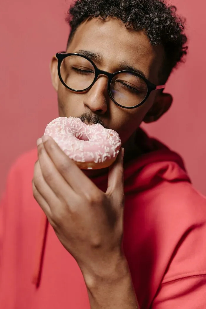 “Don’t Disrespect Yourself Or Your Partner”: 25 Married Men Reveal How They React When They See A Hot Woman