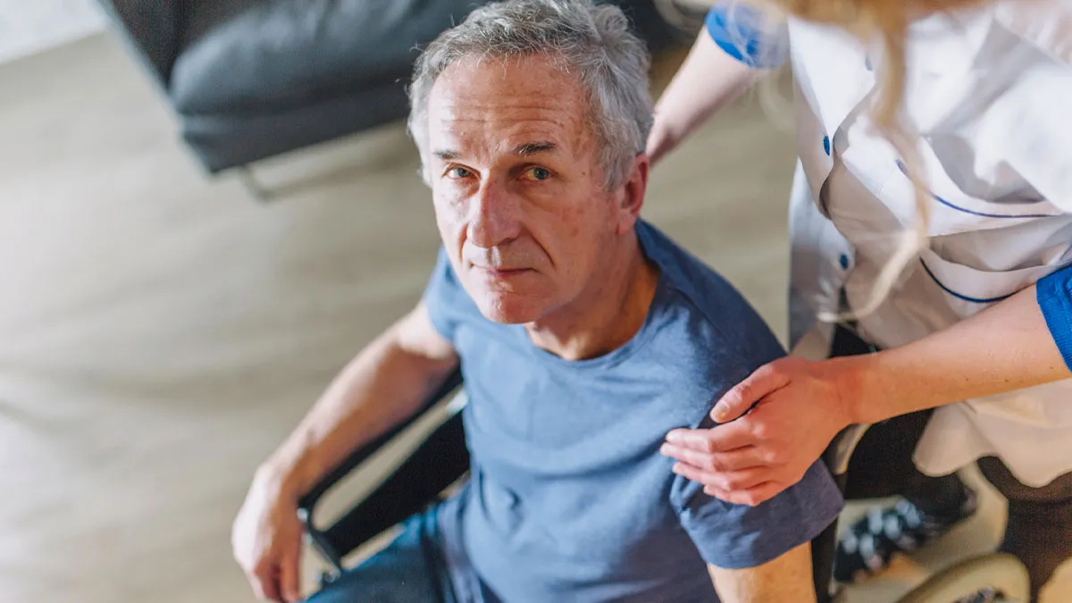 Guy Devastated After Random Pic In Old Age Home Revealed Mom's 15-Year-Old Shocking Secret 