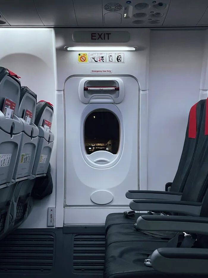“Saved Me On An 8 Hour Flight”: 36 Genius Plane Hacks From People Who Basically Live In The Sky