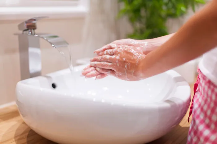 43 People Share Red Flags That They Always Look Out For In People's Homes