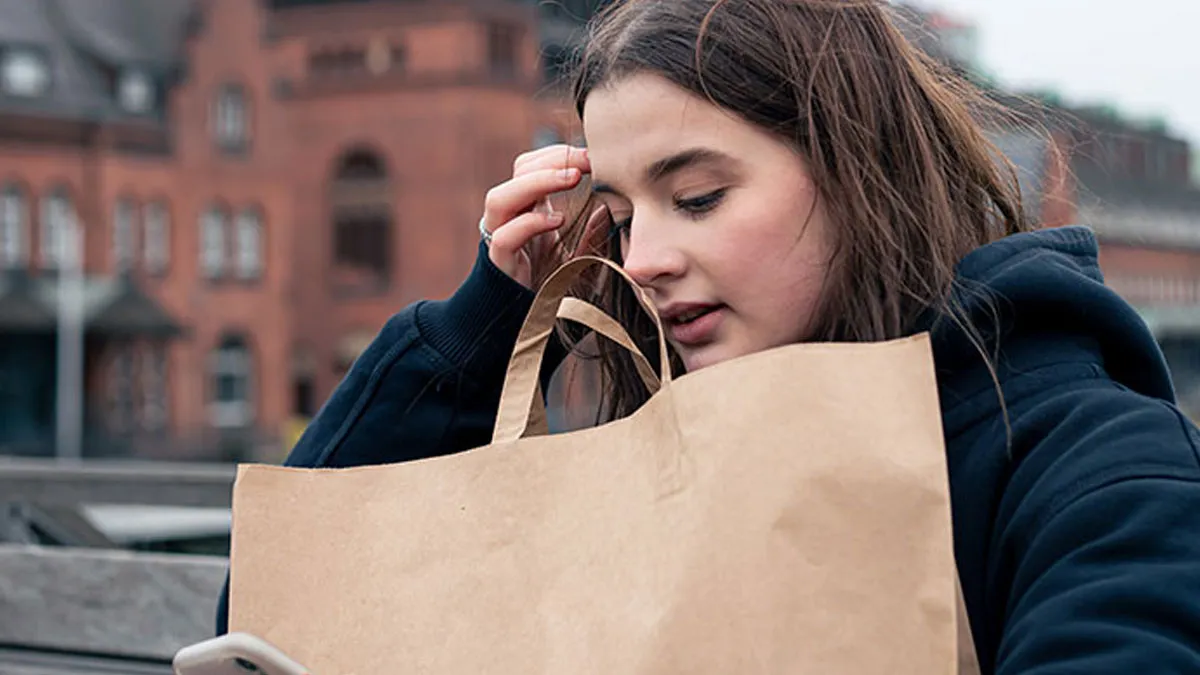 Employee Loses It When Coworker Stops Delivering Lunches Because Of Him, Gets Terminated