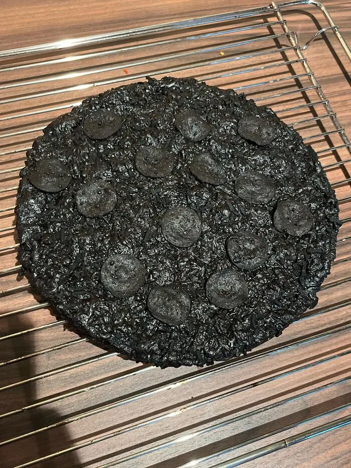 Mi pizza olvidada 8 horas en el horno