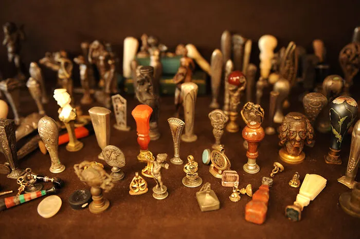 A Tiny Seal Collection That Once Carried Weight