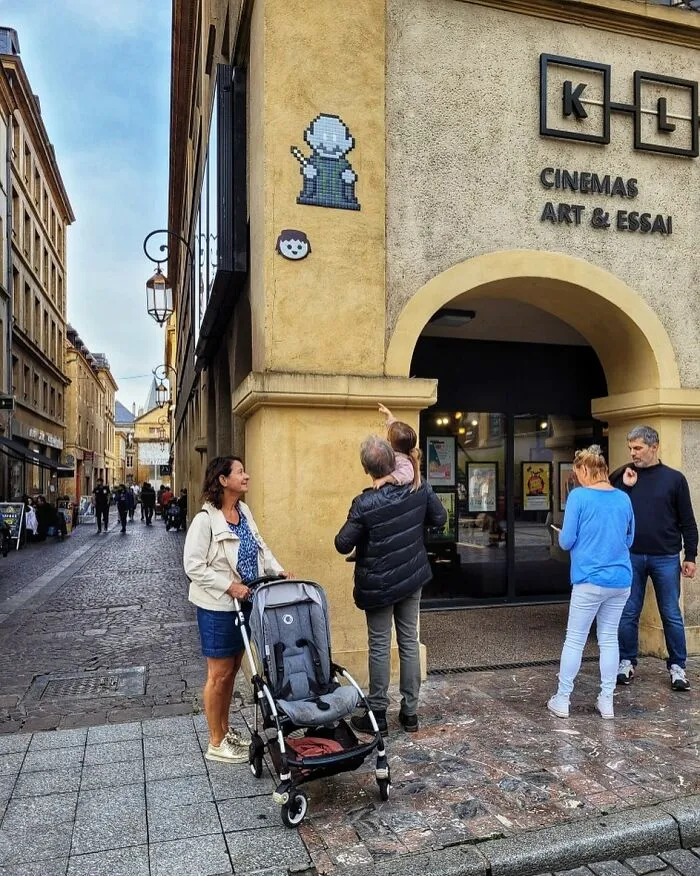 This Street Artist Turns City Walls Into Pixel Art Surprises (80 Pics)