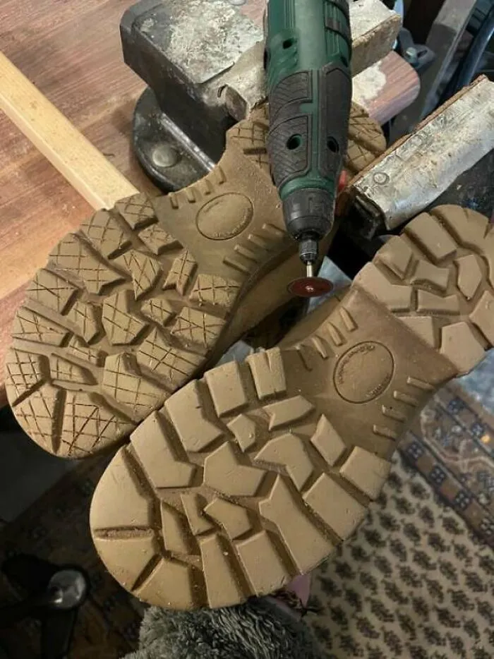 Las botas son estupendas, pero la suela estaba desgastada y el suelo está resbaladizo. Problema resuelto, espero.