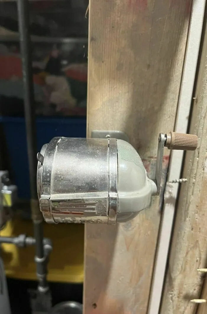 Ubicado en el sótano de una casa antigua. ¿Para qué sirve esto?