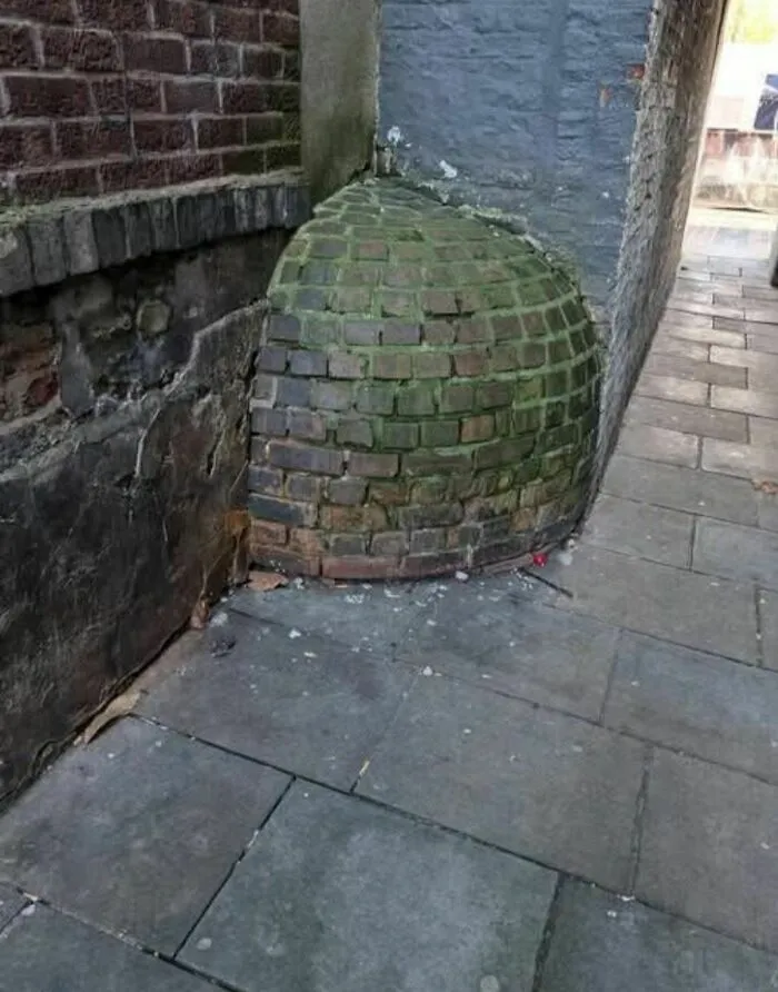 Not An Old House Mystery But An Old Alley Mystery. What Is This Think In The Corner. Location Is Tge UK